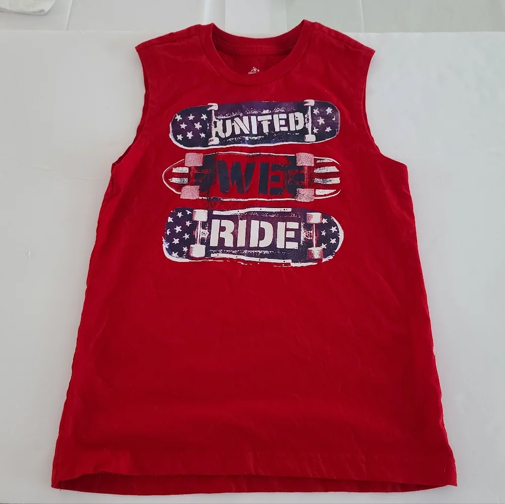 Boys Tops Old Navy Long Sleeve and Patriotic Sleeveless Bundle Size Small (6-7)